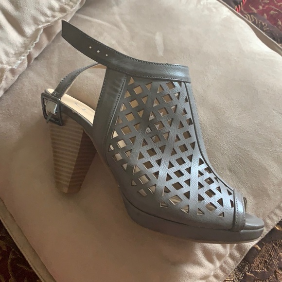 Almost new - Picture 1 of 4